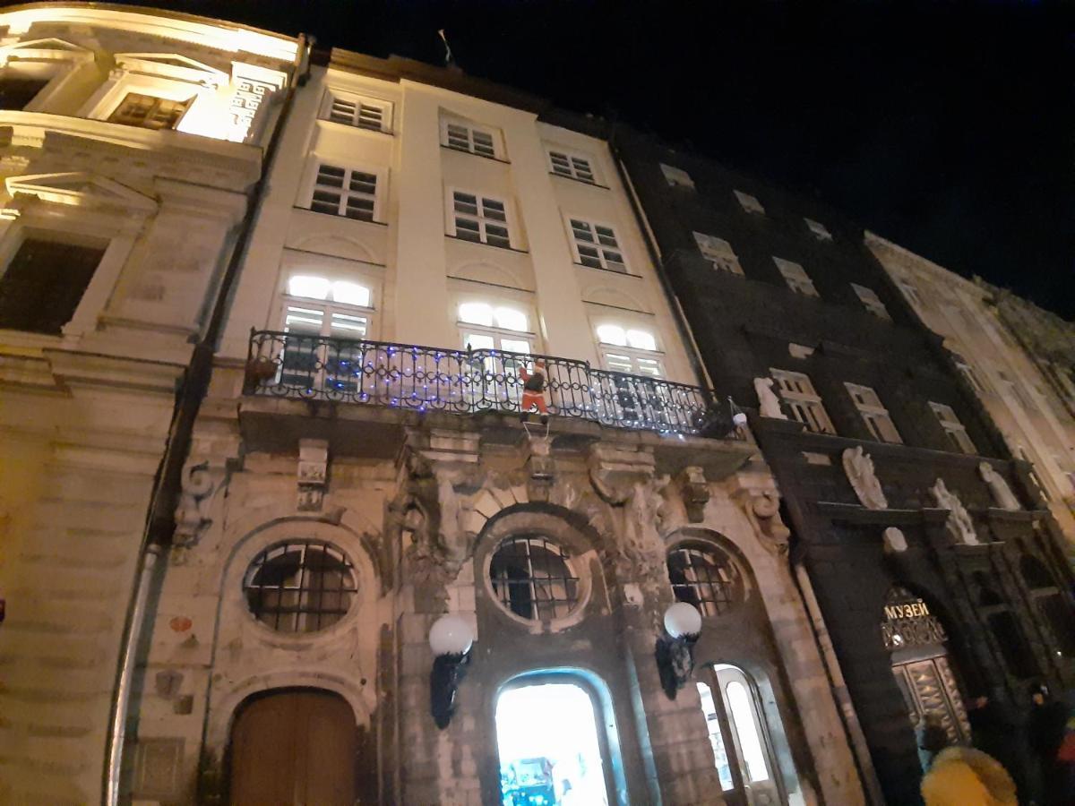 Artrooms -Round Windows Rynok Sq Λβιβ Εξωτερικό φωτογραφία