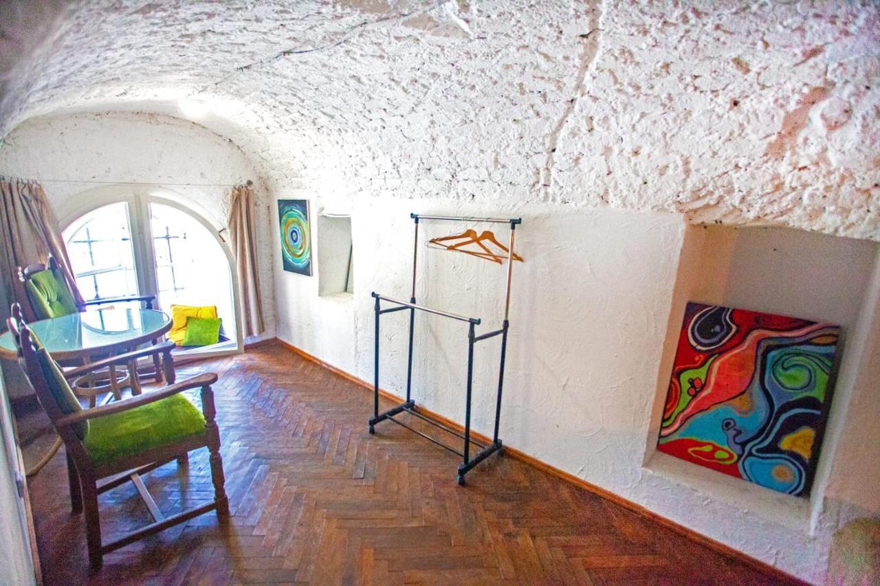 Artrooms -Round Windows Rynok Sq Λβιβ Εξωτερικό φωτογραφία